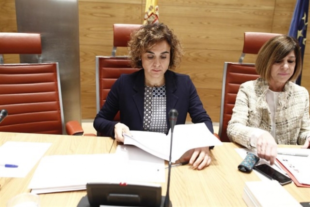 La ministra intenta camuflar la traición del PP a la prescripción enfermera como un conflicto entre profesiones