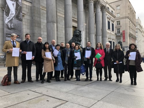 Presentan en el Congreso un manifiesto para proteger a profesionales y pacientes de los medicamentos peligrosos